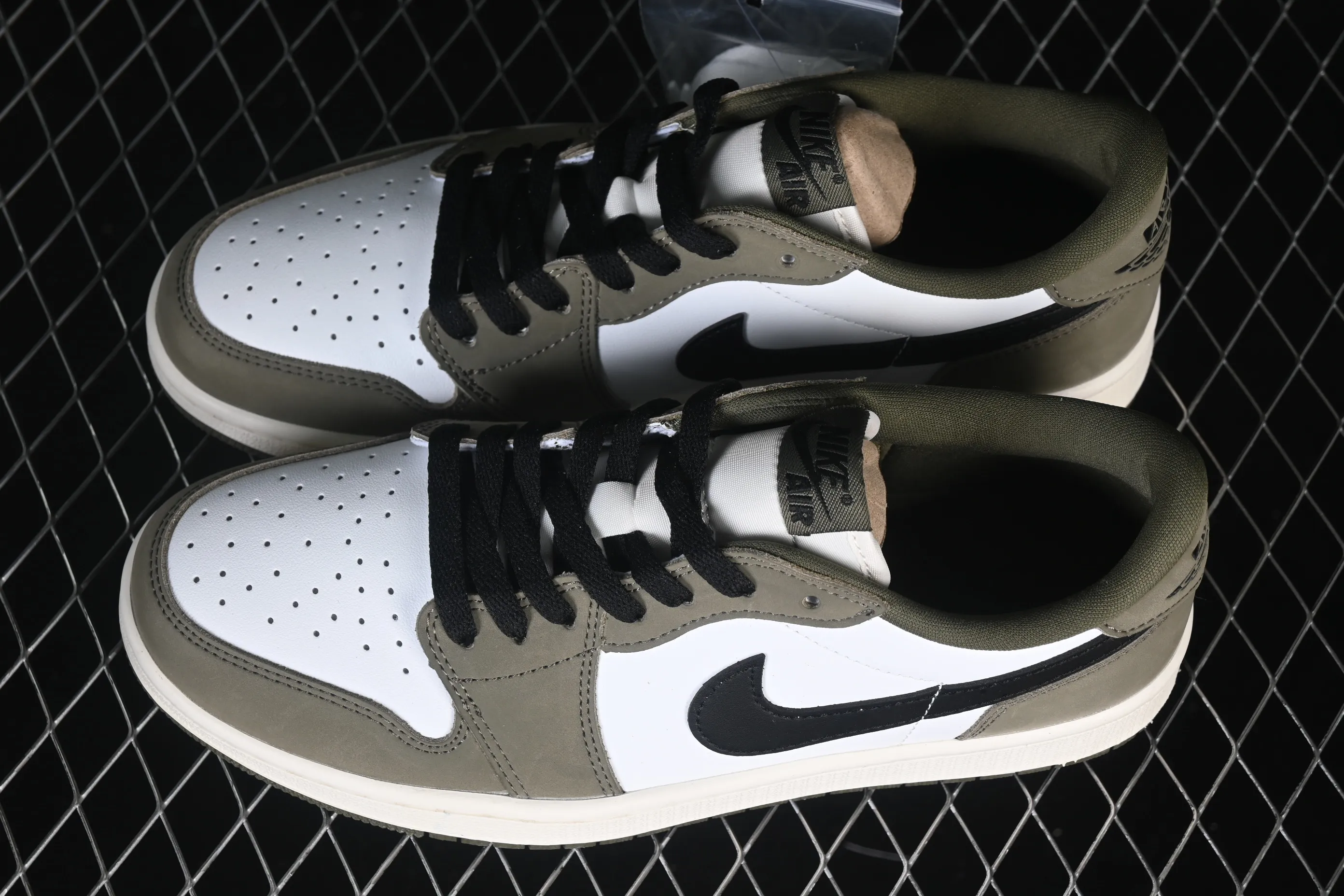 All categories Air Jordan Jordan series basketball shoes Air Jordan 1 Low Z version Travis Scott x Air Jordan 1 Low OG AJ1 Joe 1 undercut low top HQ6998-200